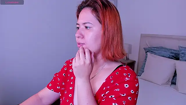 Snapshot of zoes_milee chatting on February 7, 11:12 am zoes milee online show from February 7, 11:12 am