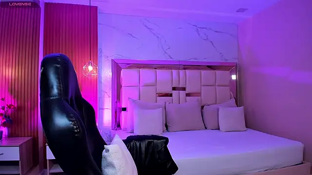 zoes milee online show from April 15, 11:38 am