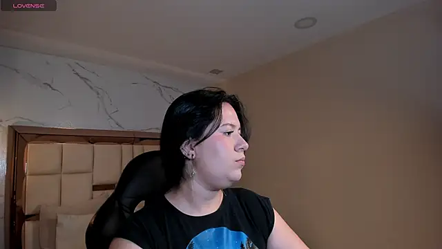 zoes milee online show from April 14, 11:37 am