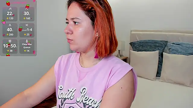 Snapshot of zoes_milee chatting on February 11, 11:20 am zoes milee online show from February 11, 11:20 am