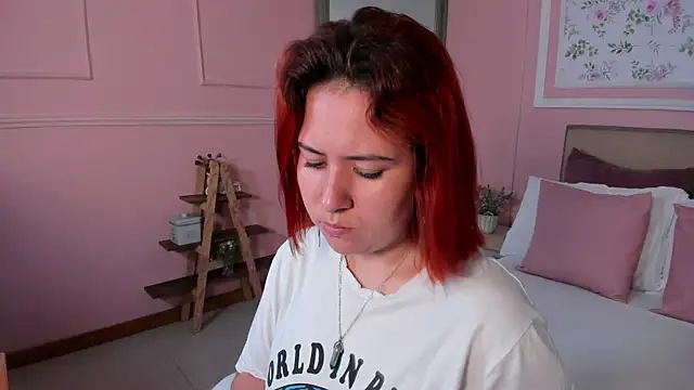 Snapshot of zoes_milee chatting on February 26, 11:21 am zoes milee online show from February 26, 11:21 am
