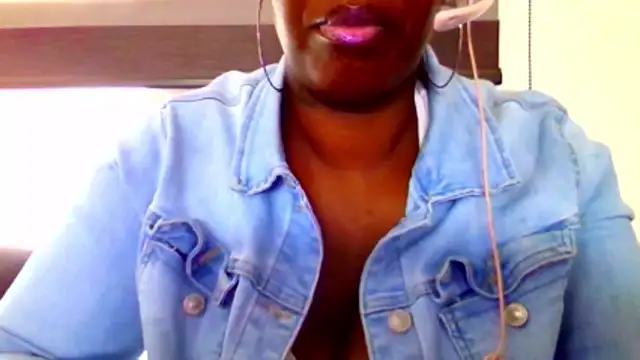 chocolatechipkukky85 online show from April 20, 9:27 pm