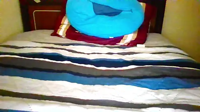 chocolatechipkukky85 online show from March 27, 9:38 pm