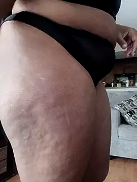 chocolatechipkukky85 online show from January 18, 2:55 pm