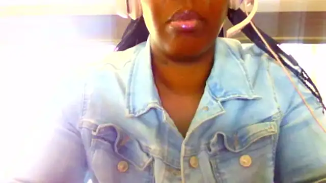 chocolatechipkukky85 online show from April 15, 7:29 pm