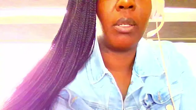 chocolatechipkukky85 online show from April 13, 8:02 pm