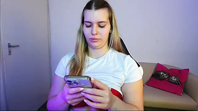 ShyHotNerd online show from September 29, 7:26 am