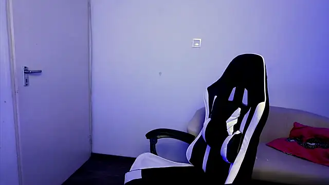 ShyHotNerd online show from November 10, 1:21 am