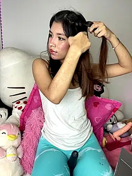 Snapshot of Selesumii chatting on September 19, 4:27 am Selesumii online show from September 19, 4:27 am