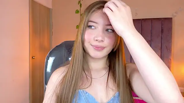 Snapshot of Dahlia_Rousse chatting on June 4, 6:29 am Dahlia Rousse online show from June 4, 6:29 am
