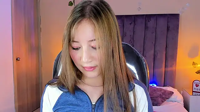 Dahlia Rousse online show from December 21, 6:04 am