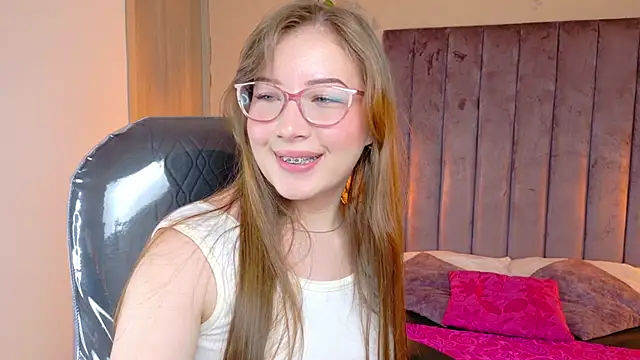 Dahlia Rousse online show from June 2, 4:34 am