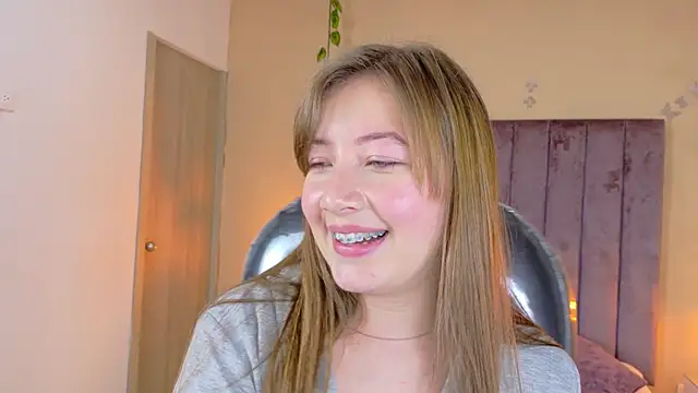 Dahlia Rousse online show from March 5, 5:04 am