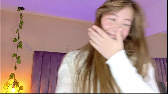 Dahlia Rousse online show from March 31, 6:15 am