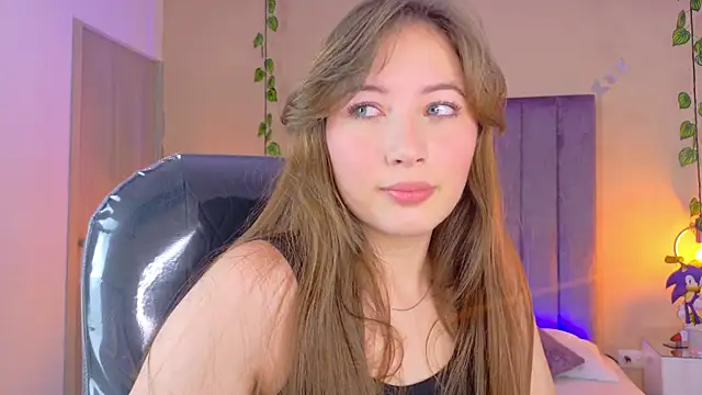 Dahlia Rousse online show from April 17, 9:17 pm