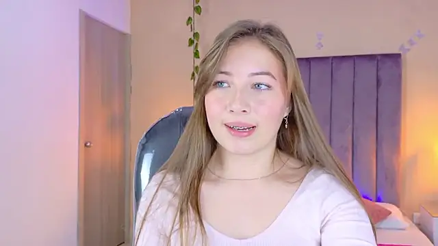 Dahlia Rousse online show from March 27, 7:39 am