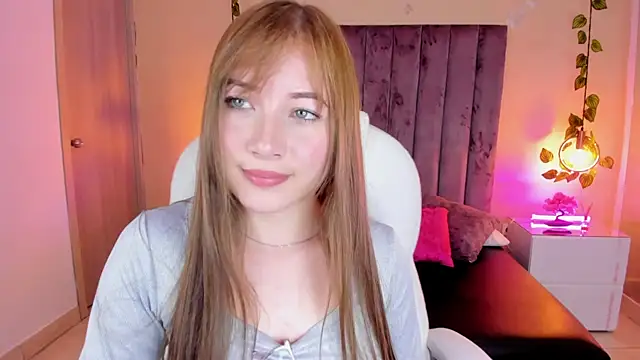 Dahlia Rousse online show from September 15, 1:33 pm