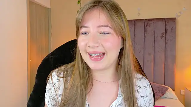 Dahlia Rousse online show from March 1, 2:44 am