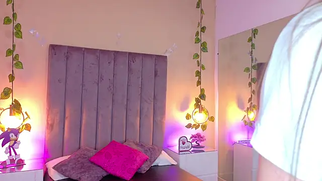 Dahlia Rousse online show from January 13, 6:28 am