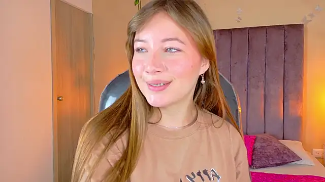 Dahlia Rousse online show from April 16, 12:11 am