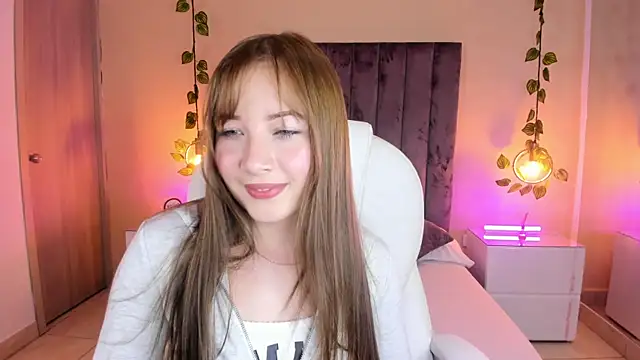 Dahlia Rousse online show from September 12, 6:46 am