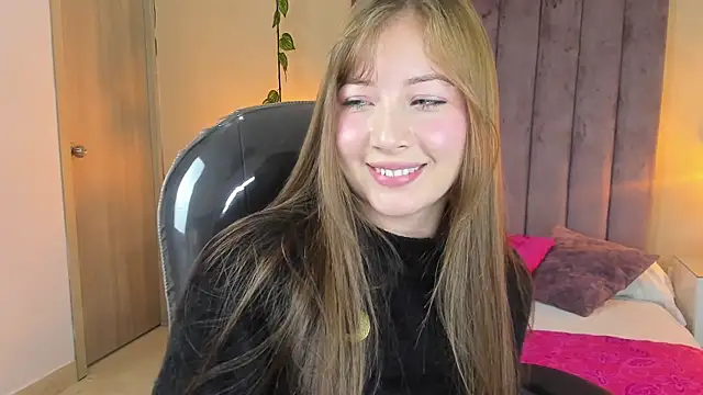 Dahlia Rousse online show from December 18, 7:02 am