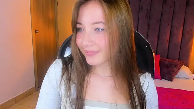 Dahlia Rousse online show from November 18, 6:06 am