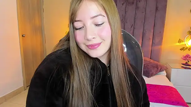 Dahlia Rousse online show from December 3, 5:19 am