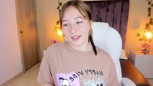 Dahlia Rousse online show from September 28, 3:52 pm