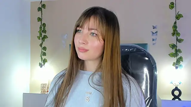 Dahlia Rousse online show from April 2, 11:00 pm