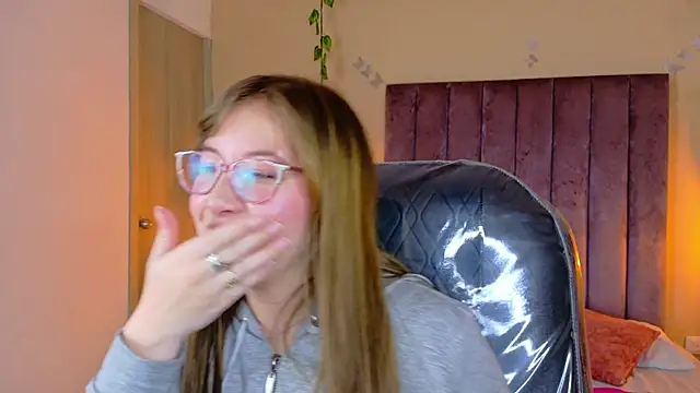 Dahlia Rousse online show from April 10, 5:58 am