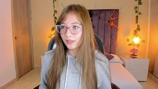 Dahlia Rousse online show from October 15, 11:46 pm