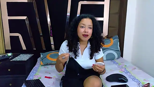 Snapshot of SolEvanss chatting on October 30, 1:59 am SolEvanss online show from October 30, 1:59 am