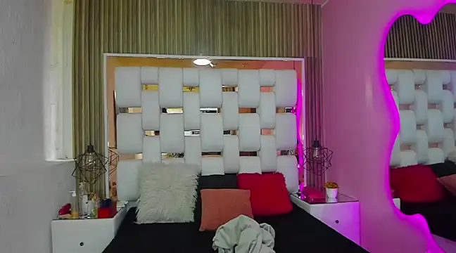 SolEvanss online show from March 4, 2:53 pm