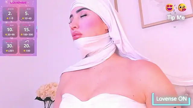 taylorsmiiith  online show from February 14, 8:20 pm