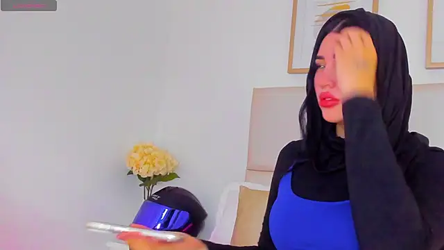 taylorsmiiith  online show from April 13, 7:40 pm