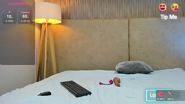 Snapshot of taylorsmiiith_ chatting on February 26, 7:10 pm taylorsmiiith online show from February 26, 7:10 pm