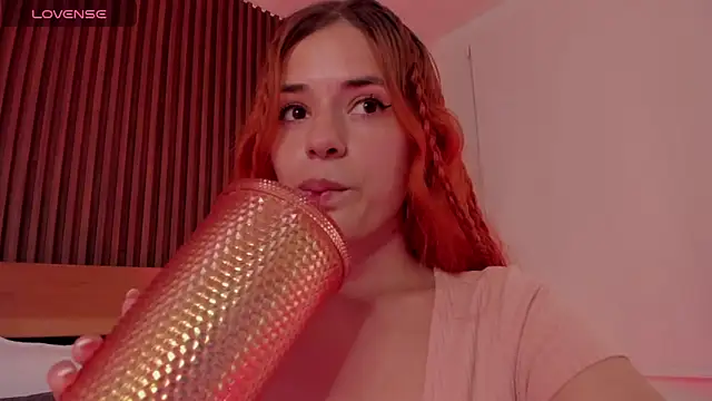 Snapshot of alliss_ginger_ chatting on February 23, 8:20 pm alliss ginger online show from February 23, 8:20 pm