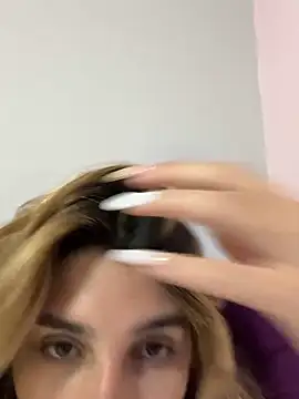 Snapshot of Queensara_ chatting on February 25, 1:20 am Queensara online show from February 25, 1:20 am