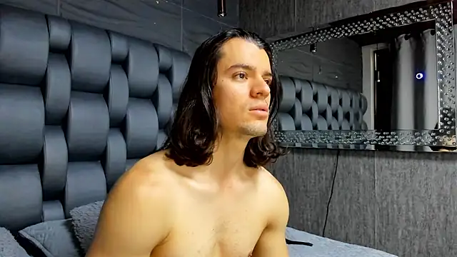 Snapshot of maxi_styles chatting on March 4, 11:40 am maxi styles online show from March 4, 11:40 am