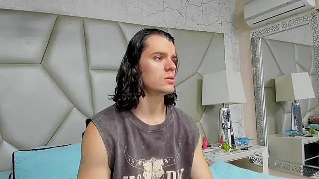 Snapshot of maxi_styles chatting on February 24, 8:53 pm maxi styles online show from February 24, 8:53 pm