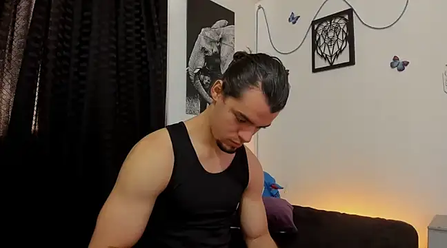 Snapshot of maxi_styles chatting on February 3, 5:35 pm maxi styles online show from February 3, 5:35 pm