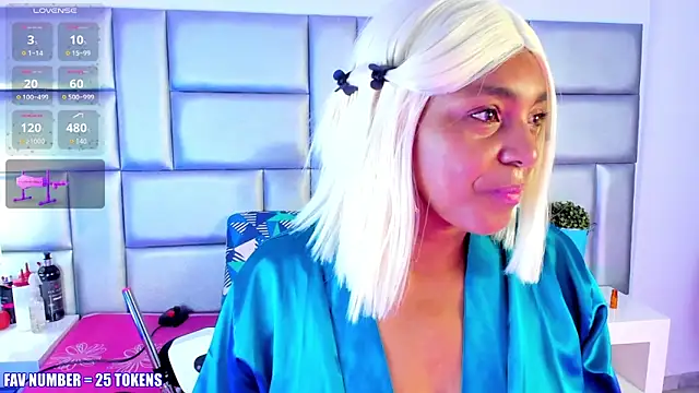 LovelyNickii online show from November 28, 1:00 pm