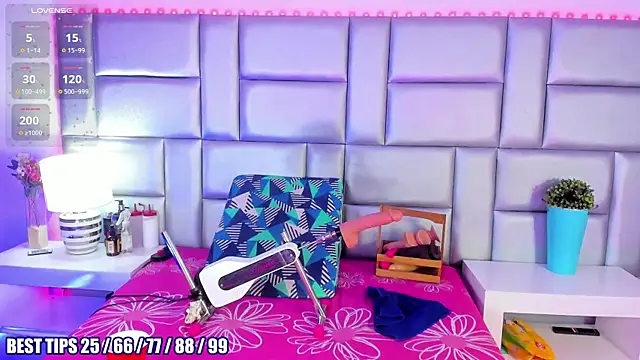 LovelyNickii online show from February 5, 1:40 pm