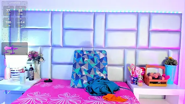 LovelyNickii online show from May 11, 4:04 pm
