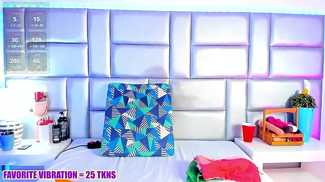 LovelyNickii online show from April 15, 1:15 pm