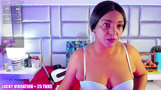 LovelyNickii online show from March 4, 1:08 pm