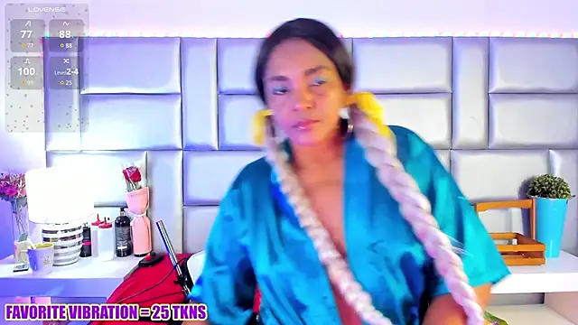 LovelyNickii online show from March 18, 12:51 pm