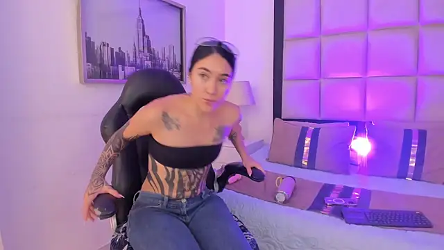 Snapshot of MeganPresleyy chatting on July 16, 12:29 am MeganPresleyy online show from July 16, 12:29 am