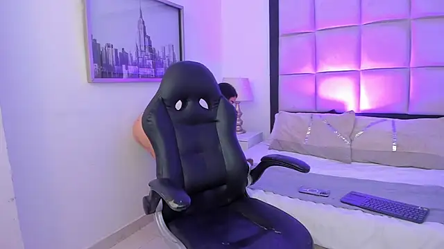 MeganPresleyy online show from April 9, 2:23 pm